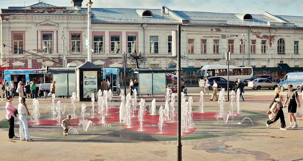 На Привокзальной площади Волгограда после реконструкции открыли фонтан «Детский хоровод»